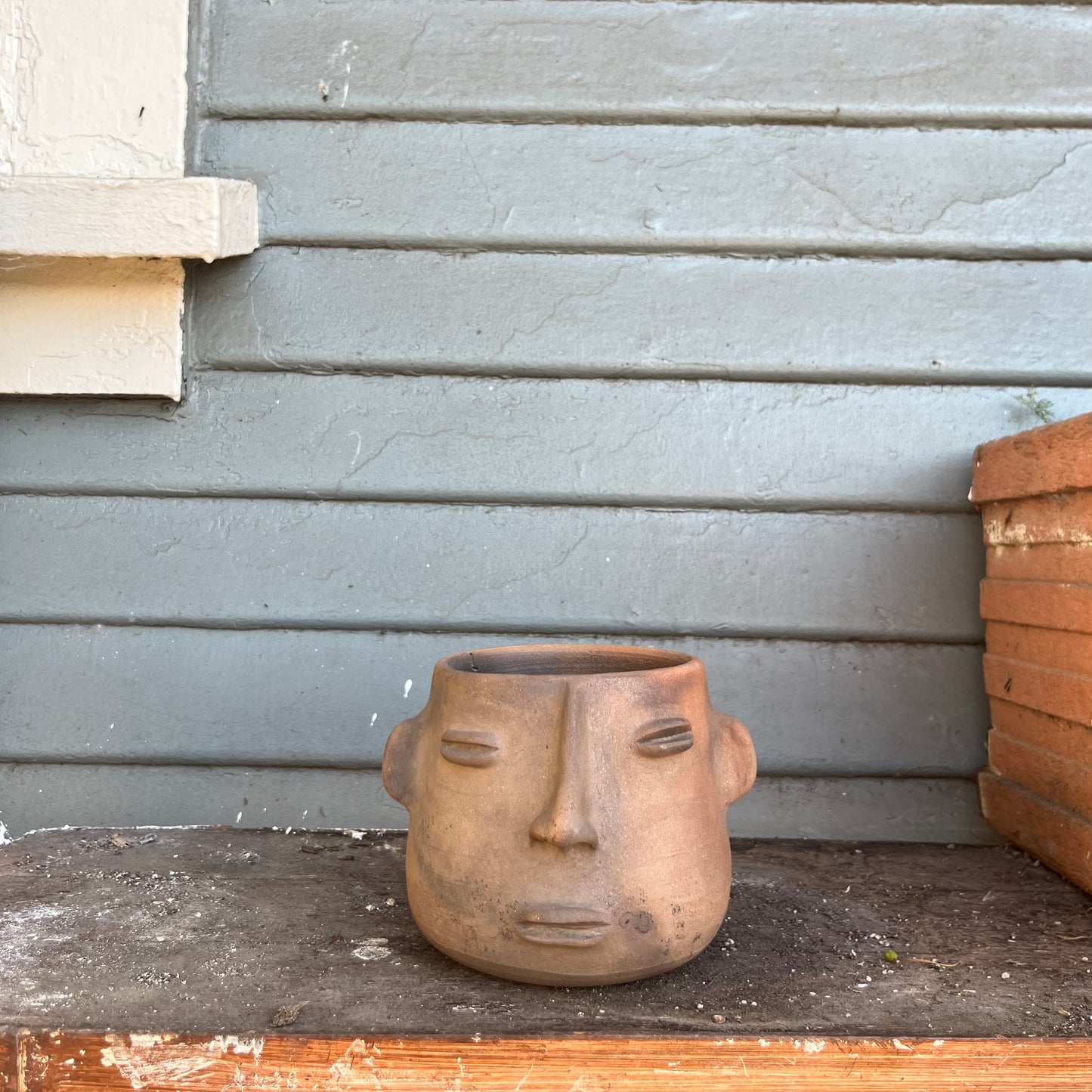 Cara Dormida Plant Pot in Black by Derrumbe