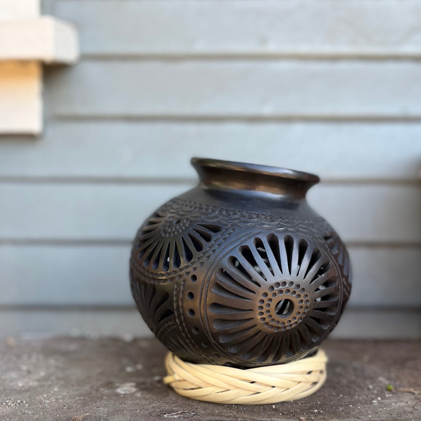 Hand Engraved Cantaro Medium Jar in Barro Negro