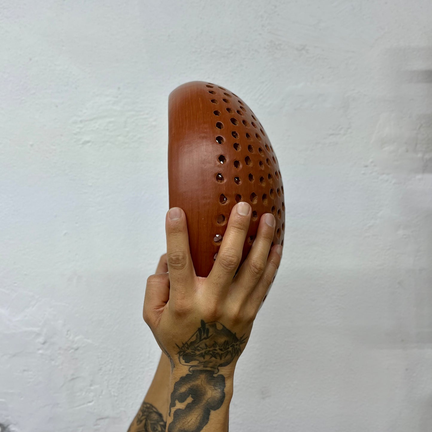 Rounded Colander in Barro Rojo