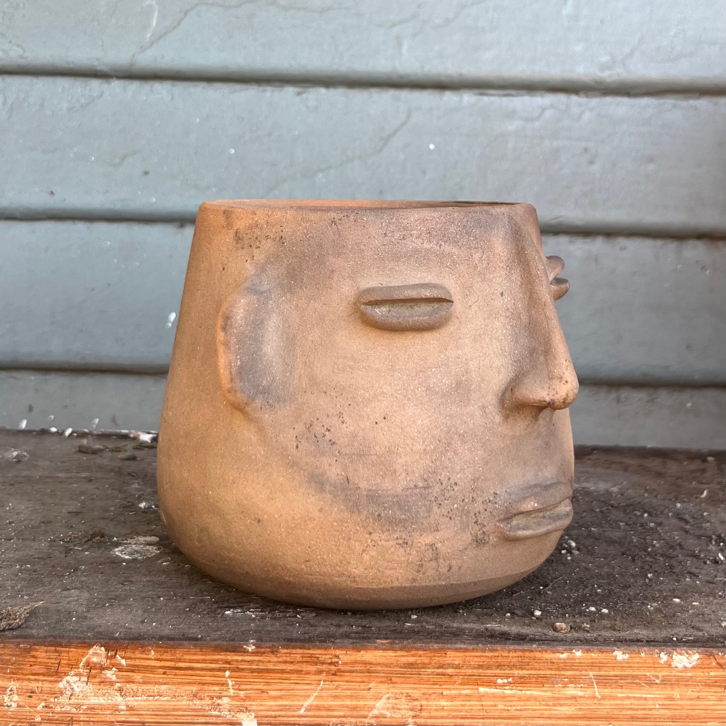 Cara Dormida Plant Pot in Black by Derrumbe