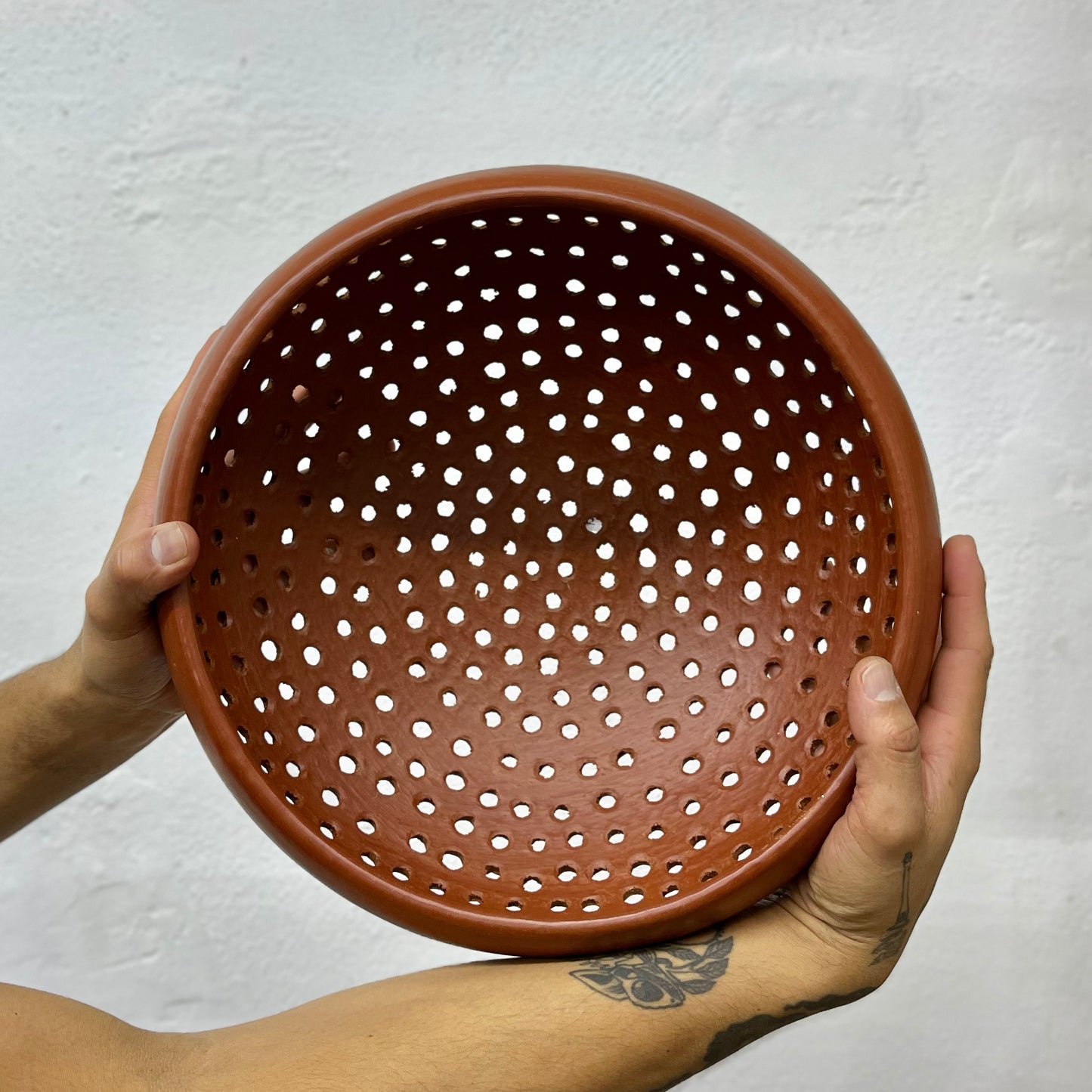 Rounded Colander in Barro Rojo