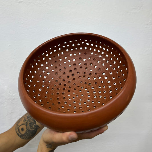 Rounded Colander in Barro Rojo