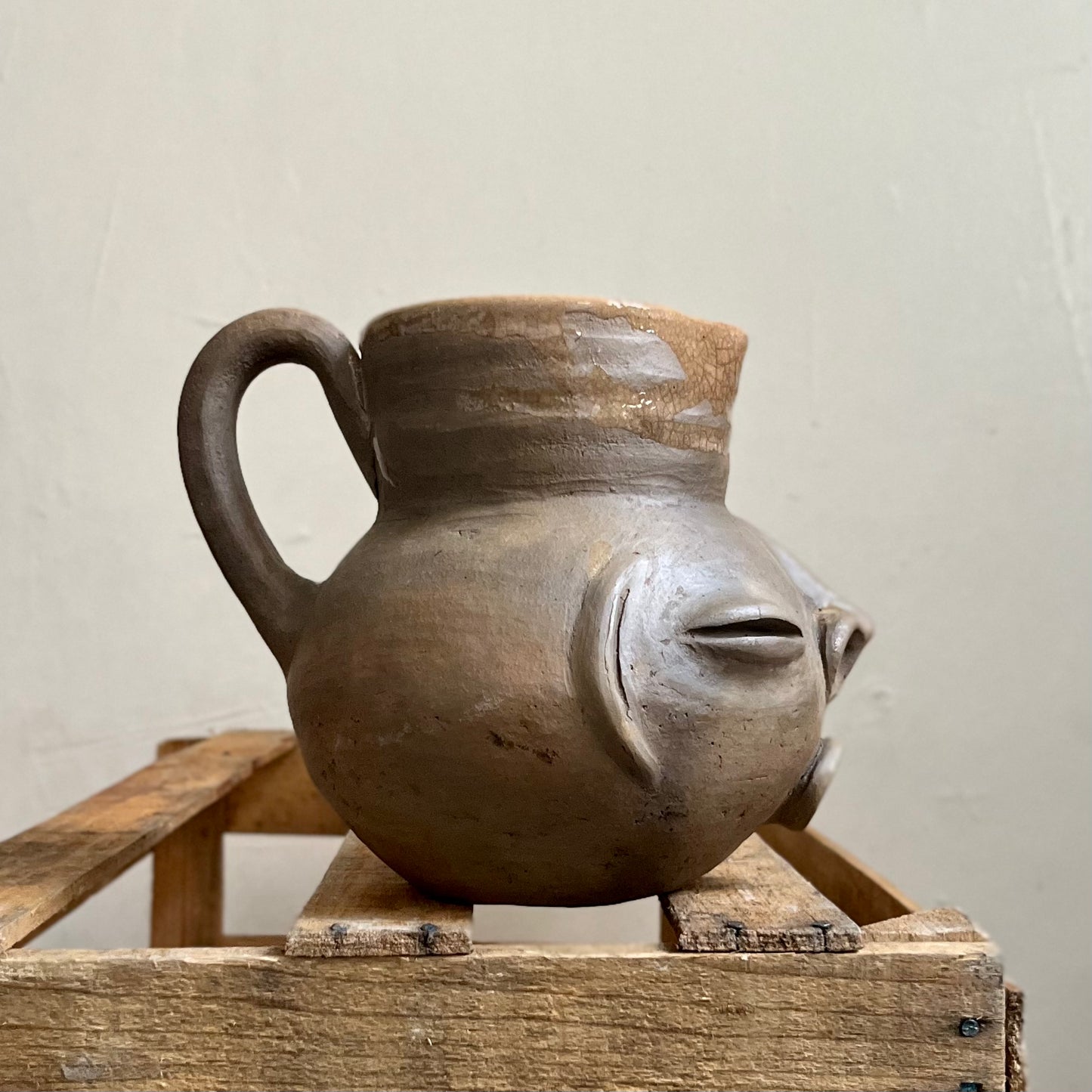 Kissing Cara Zapoteca by Taller Coatlicue