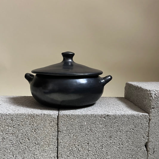 Barro Negro Cazuela Serving Pot with Lid