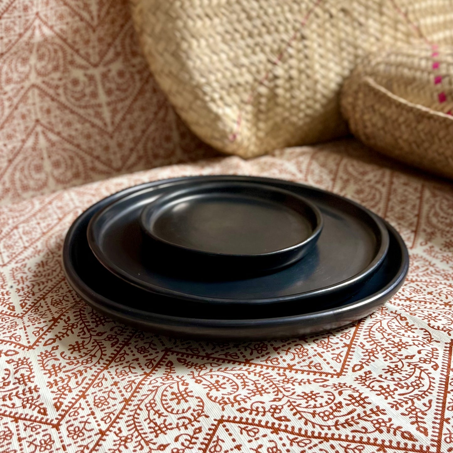 Round Plate Medium by Casa Del Artesano Barro Negro