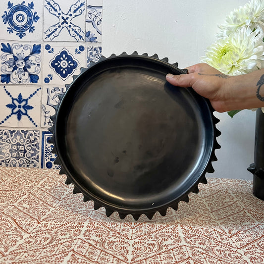 Sun Spike Charger Plate in Barro Negro
