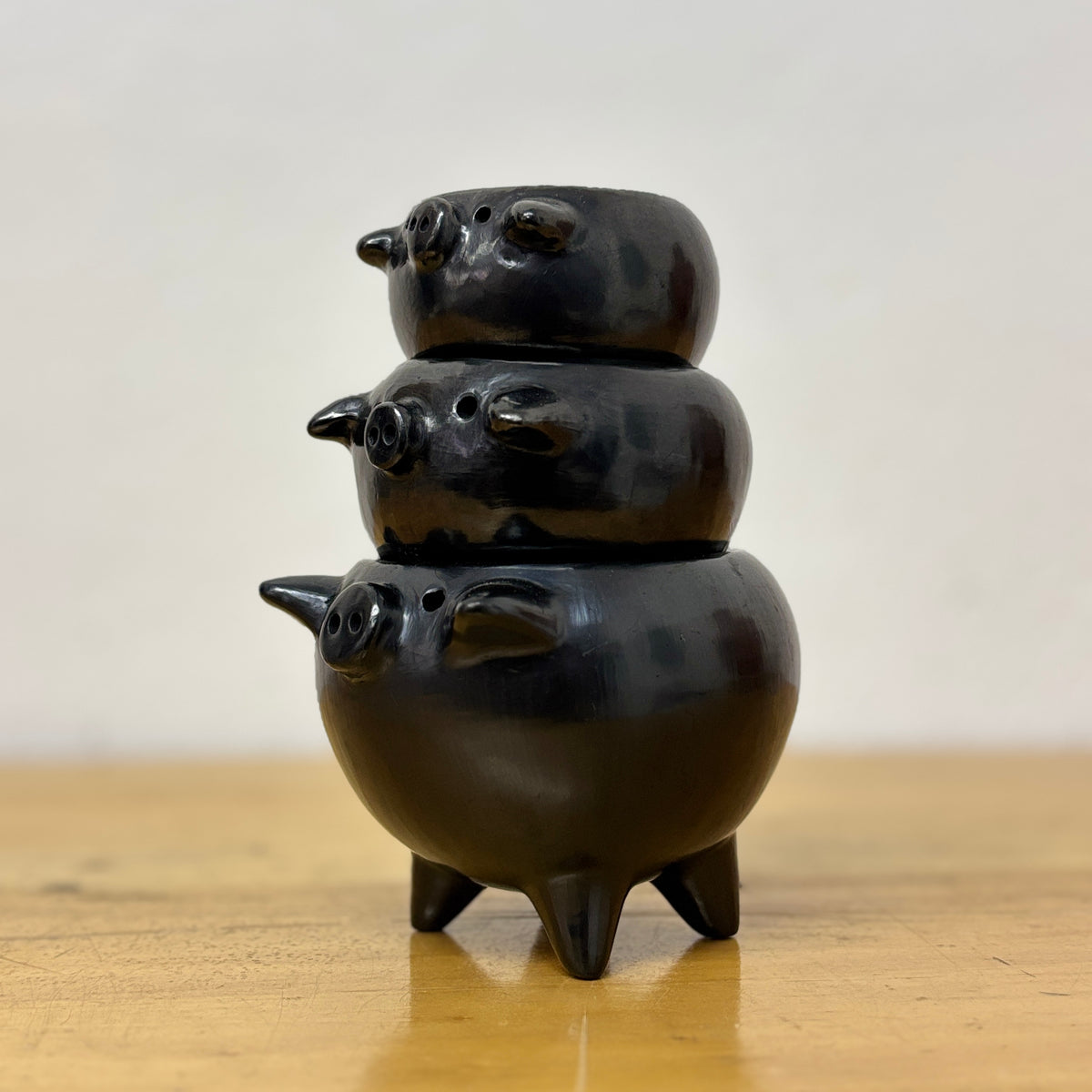 Barro Negro Rounded Pig Salsero Set of 3