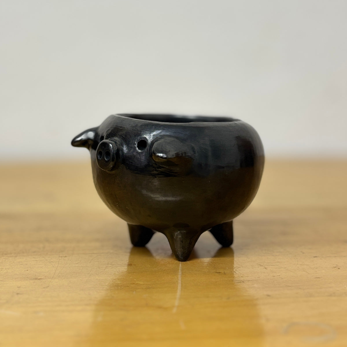 Barro Negro Rounded Pig Salsero in Small