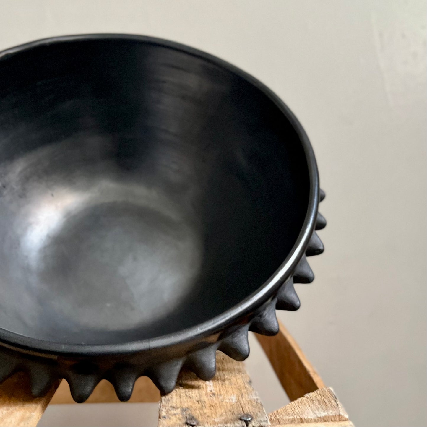 Sun Spike Bowl Large in Barro Negro by Casa Del Artesano