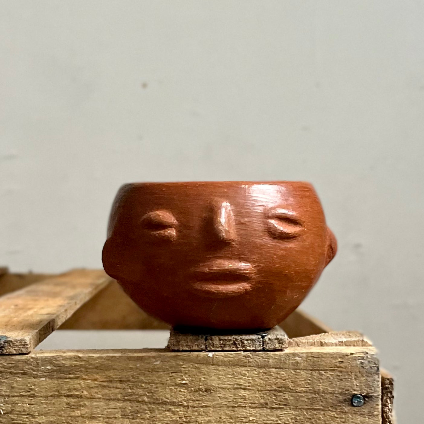 Face Mug in Barro Rojo