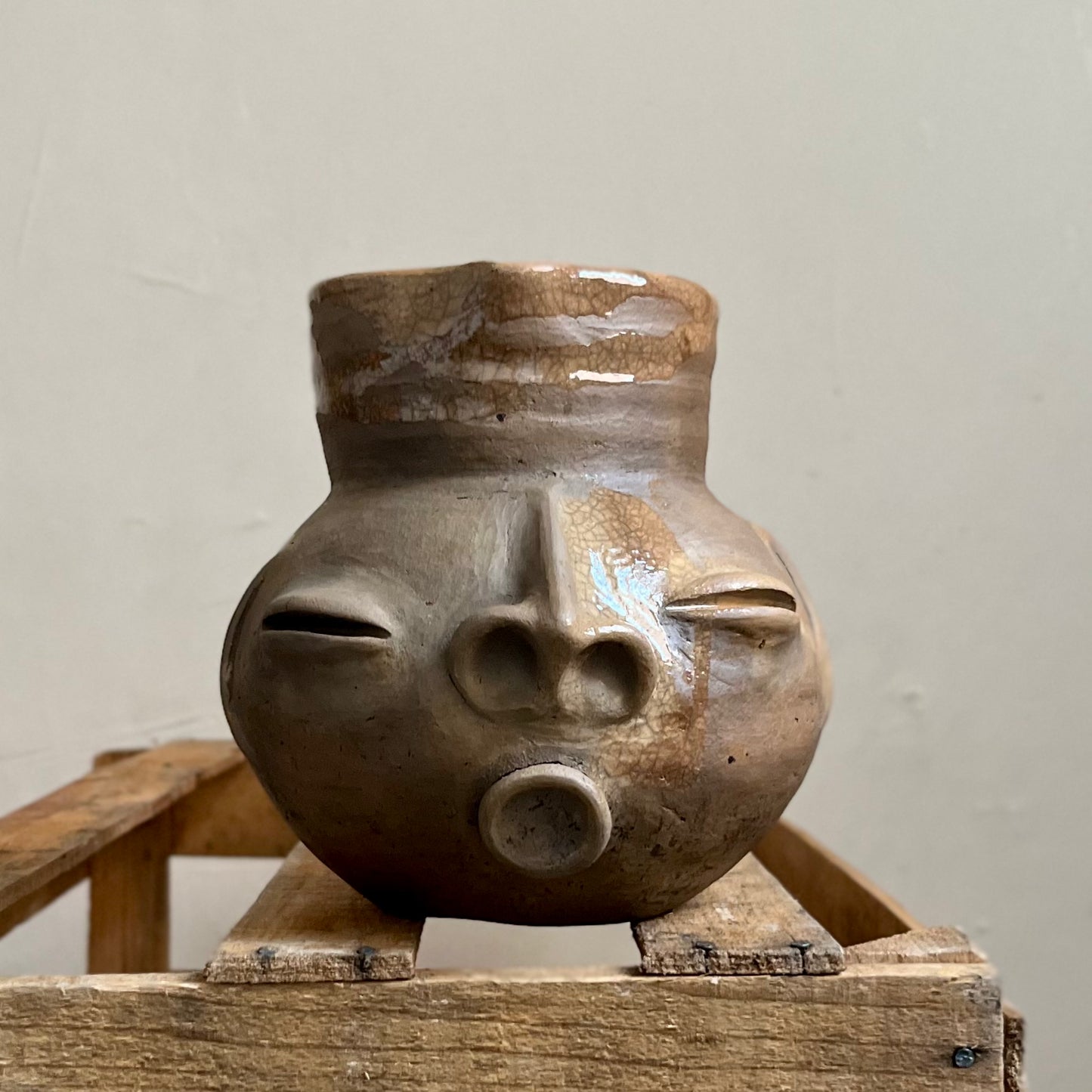 Kissing Cara Zapoteca by Taller Coatlicue