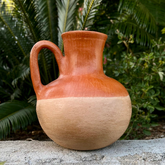 Jarra Pitcher in Barro Rojo