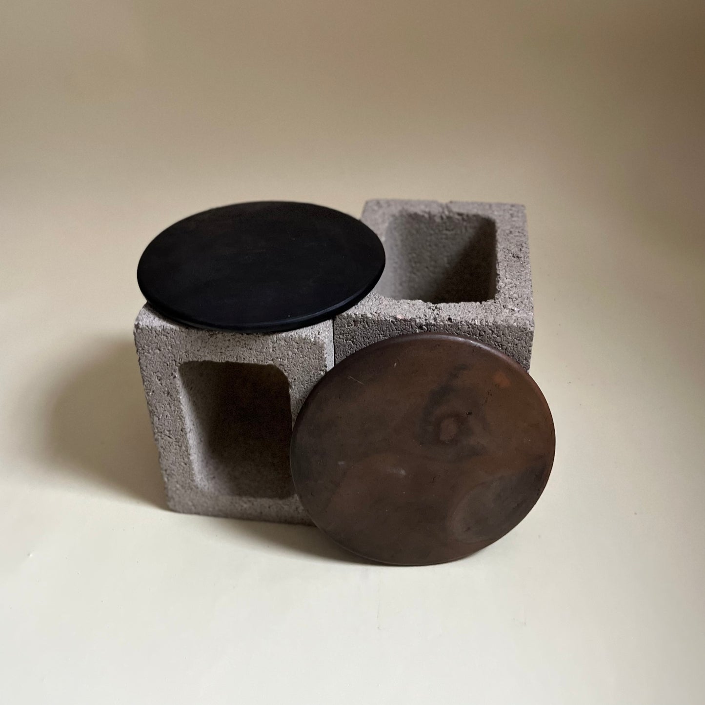 DERRUMBE Smoked Moon Ceramic Plate